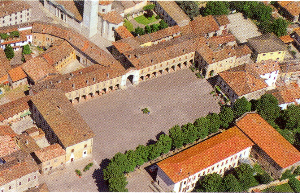 Vista aerea della Piazza Matteotti, Isola Dovarese  | Giulio Brunelli