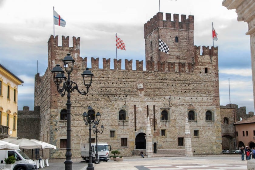Castello Inferiore  | lauradibi/shutterstock
