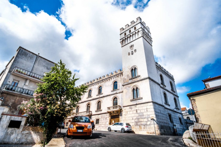 Palazzo della Bella  | Lorenzelli/shutterstock