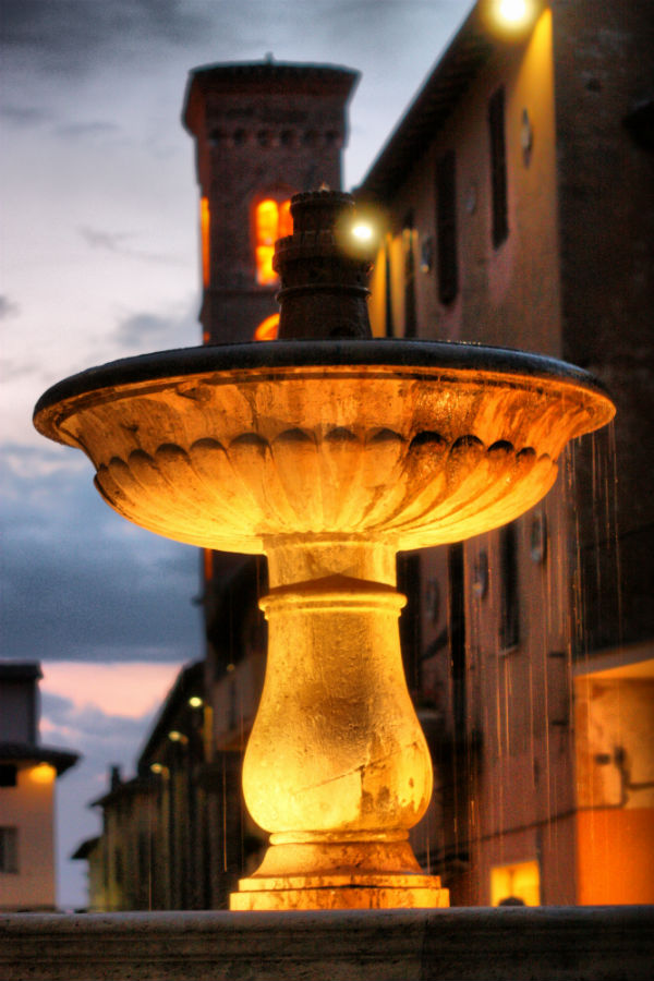 Deruta, particolare della fontana  | Andrea Barcaccia