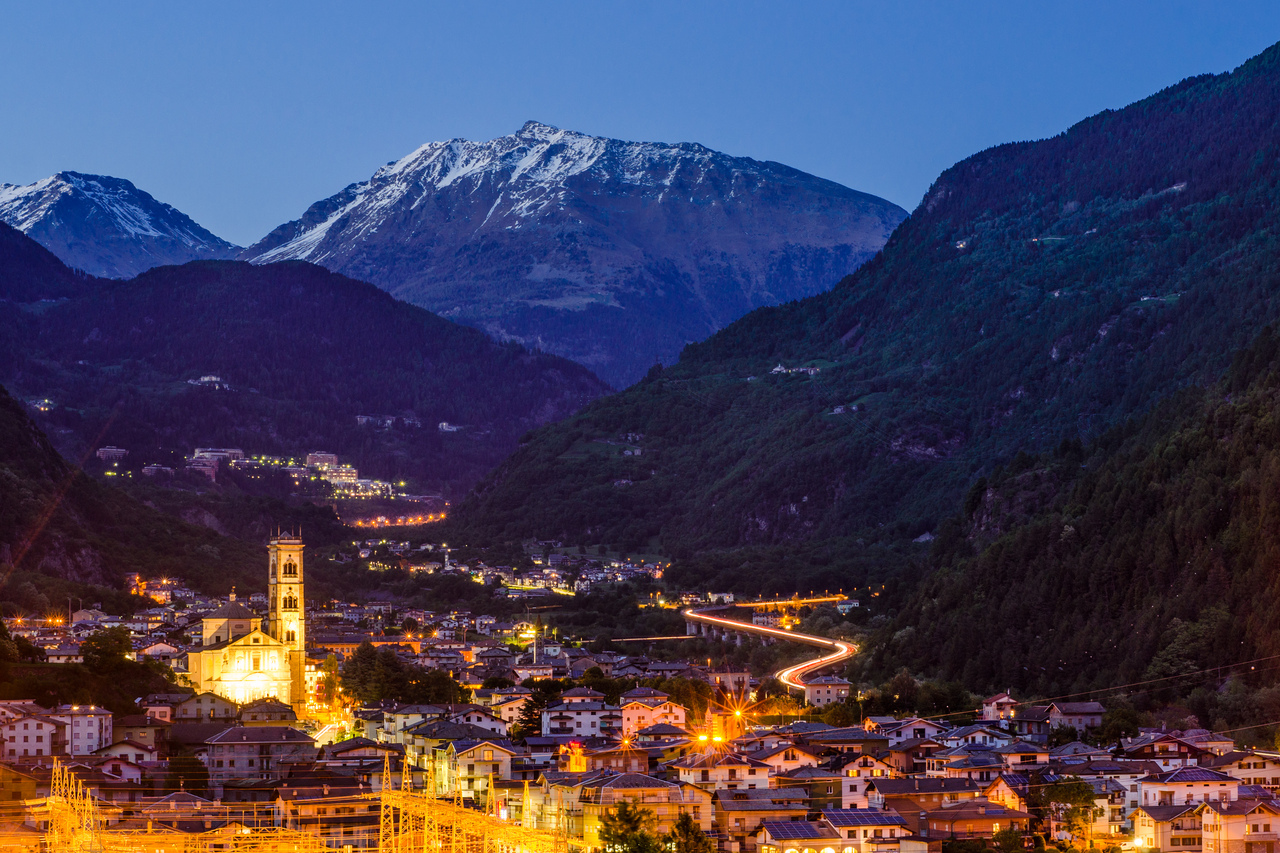 Grosio di sera, Valtellina  | Armand K/flickr