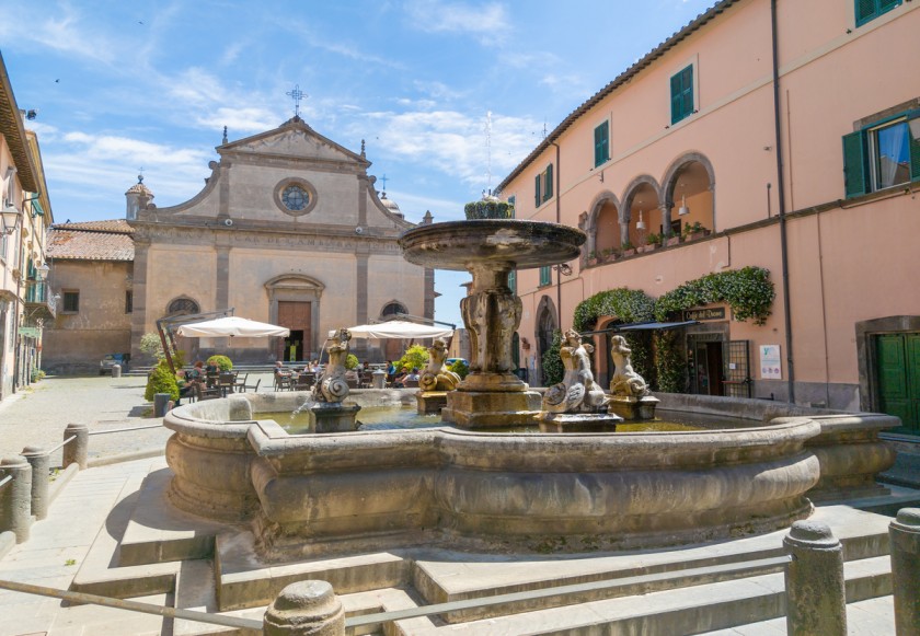 Great Fountain in Tuscania  | 
