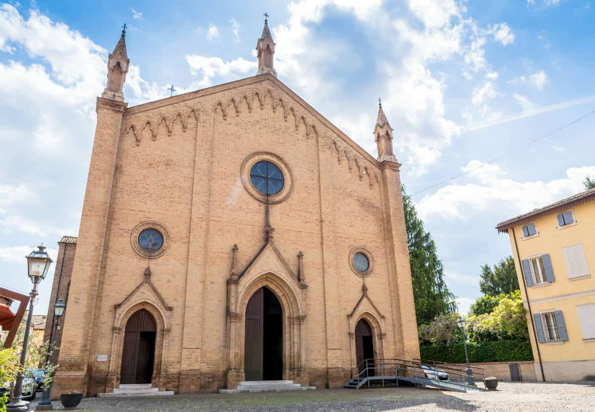 Chiesa Parrocchiale dei Santi Senesio e Teopompo  | Eddy Galeotti/shutterstock