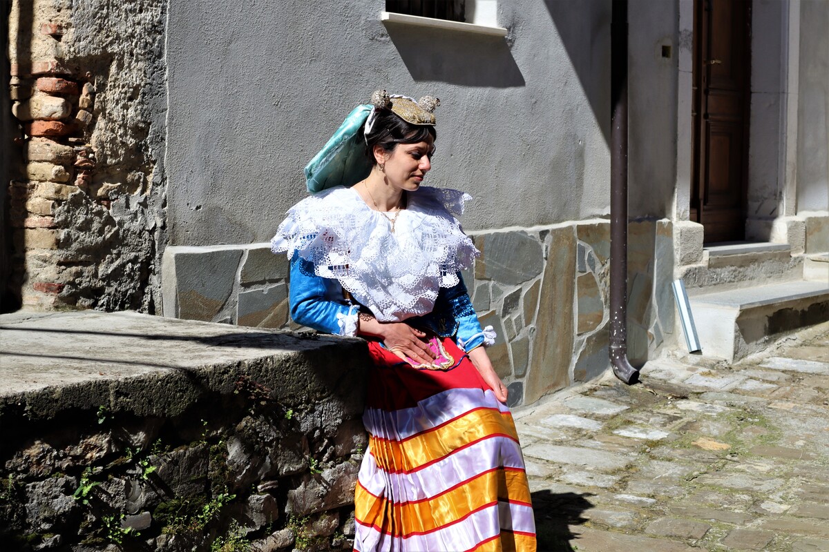 San Costantino Albanese, tipico abito della sposa  | 