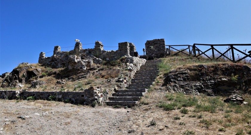 Castle ruins  | e-borghi