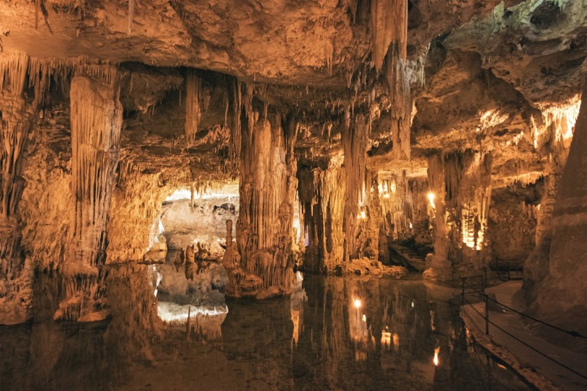 Grotte di Nettuno  | jasomtomo/shutterstock.com