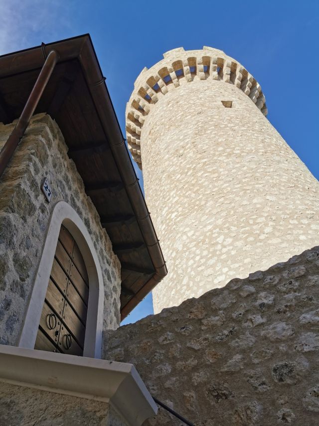 Torre Medicea a Santo Stefano di Sessanio  | Fonsi/shutterstock