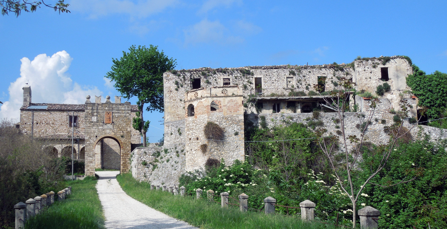 The ancient village of Faraone, nestled among the history and landscape of Abruzzo