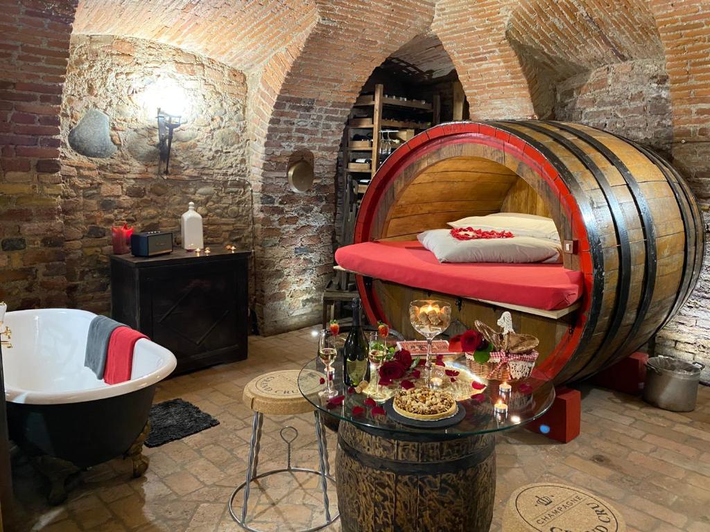 Sleeping in wine barrels: here's where to go in Italy