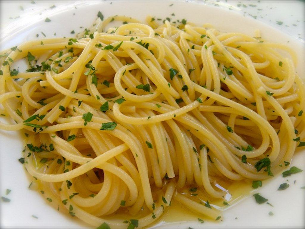 Recipe: spaghetti with anchovy sauce, a typical dish of the Amalfi Coast