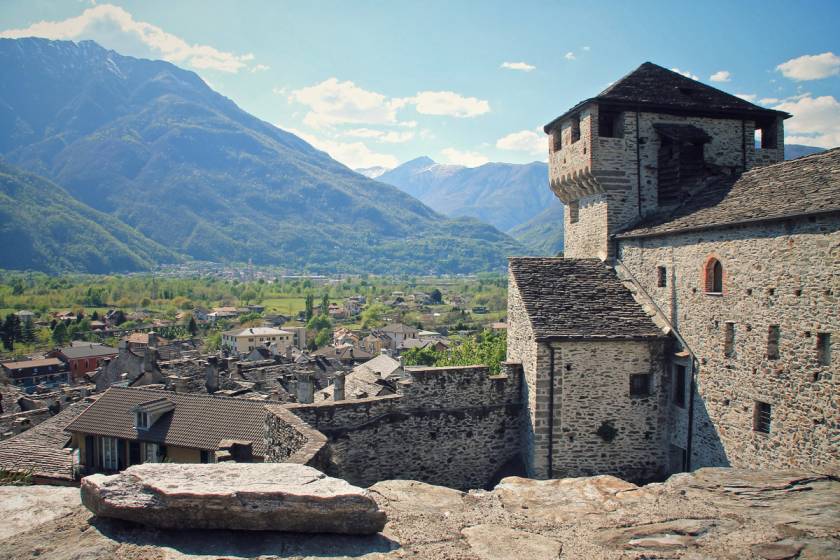 Castello di Vogogna, la roccaforte che domina la Val d'Ossola 