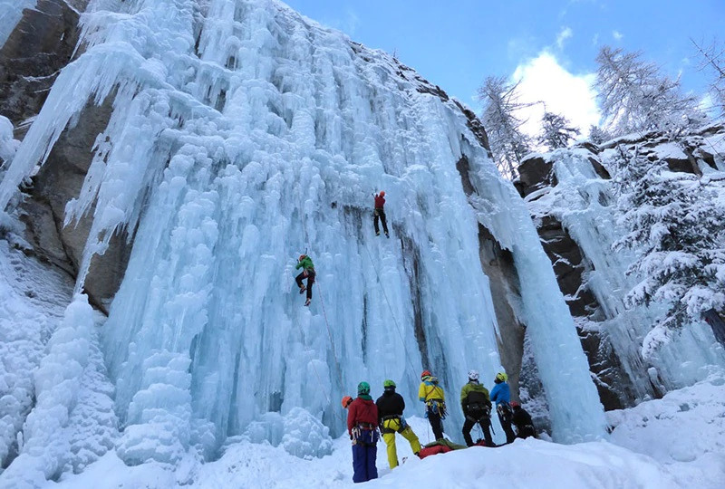 Le 3 cascate di ghiaccio italiane più suggestive da ammirare in inverno