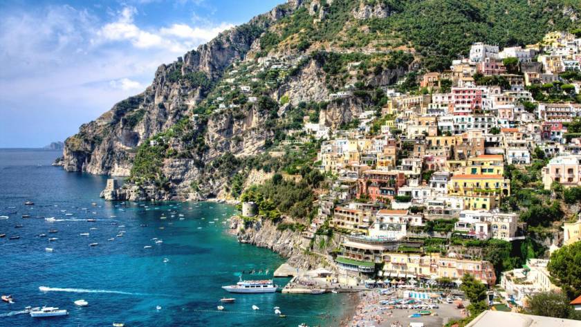 Naples: a getaway to the coast