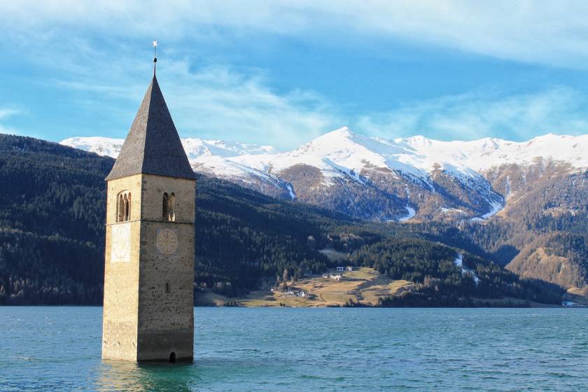  The bell tower of Lake Resia and the ancient submerged village