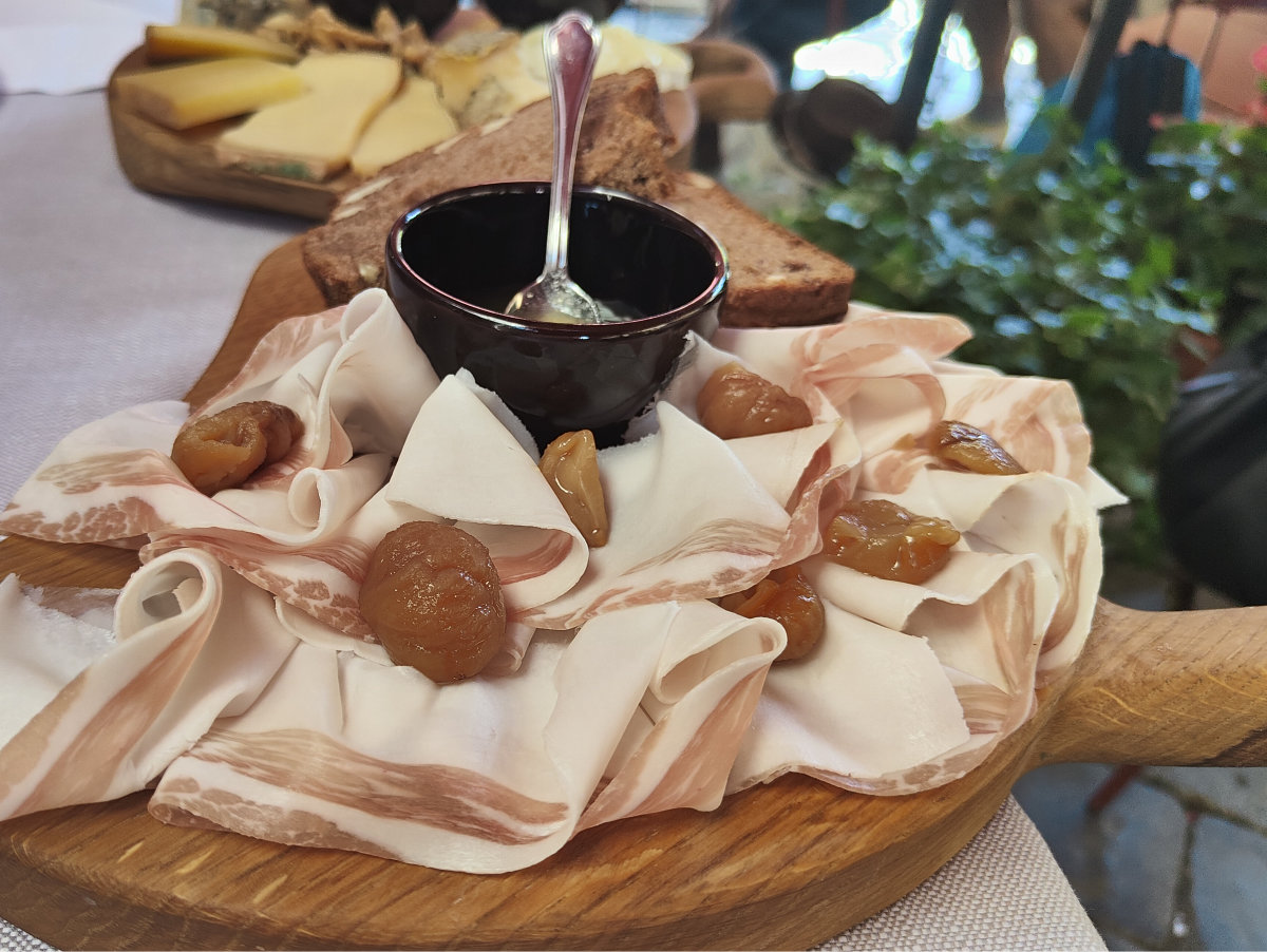 Arnad lard platter with honey and chestnuts