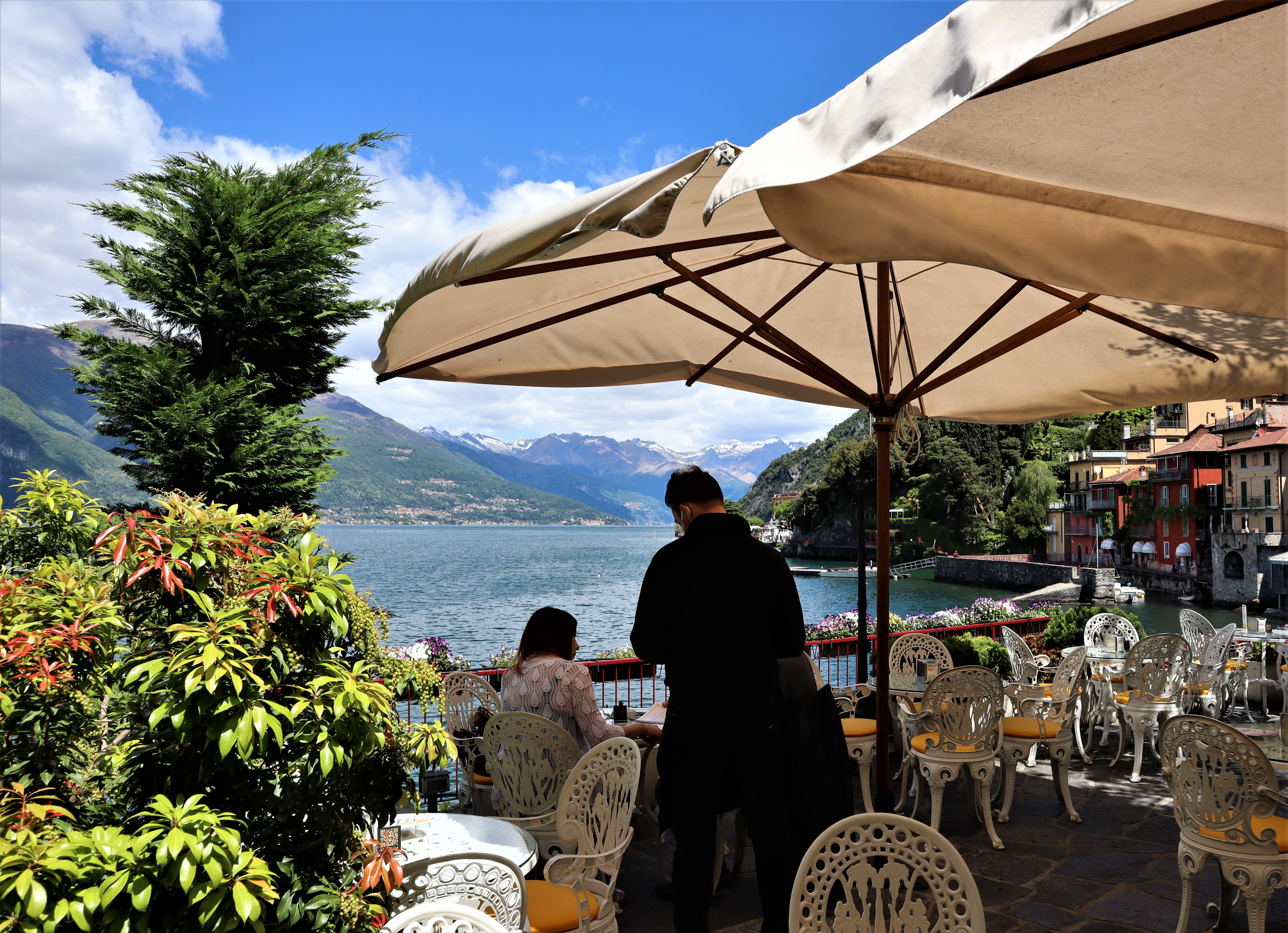 Lunching in Varenna, photo by e-borghi