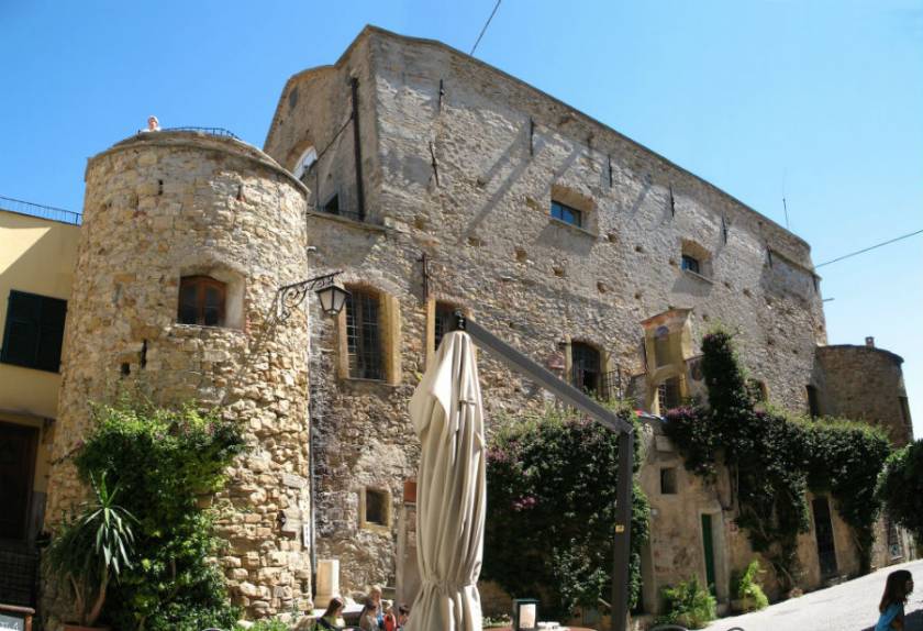 Clavesana Castle