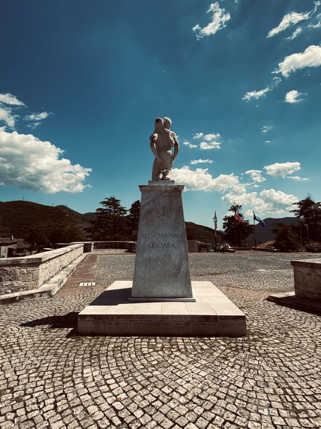 Castro dei Volsci, Monumento alla Mamma ciociara   | ALESSANDRA MACERONI - e-borghi Community