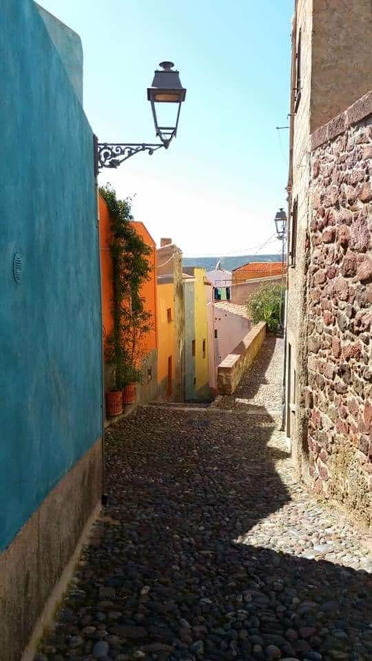 Il coloratissimo centro storico di Bosa (Sardegna), uno dei borghi più belli d'Italia   | Claudia Tobias - e-borghi Community