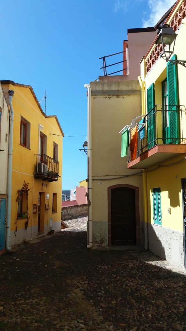 Primavera nel centro storico di Bosa (Sardegna)  | Claudia Tobias - e-borghi Community
