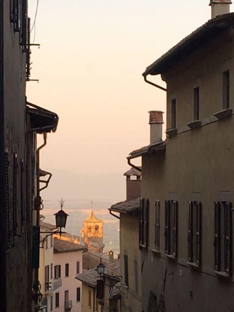 Un tramonto che si riflette sulle pietre di Montepulciano, Toscana.   | Francesca Sonzogni - e-borghi Community