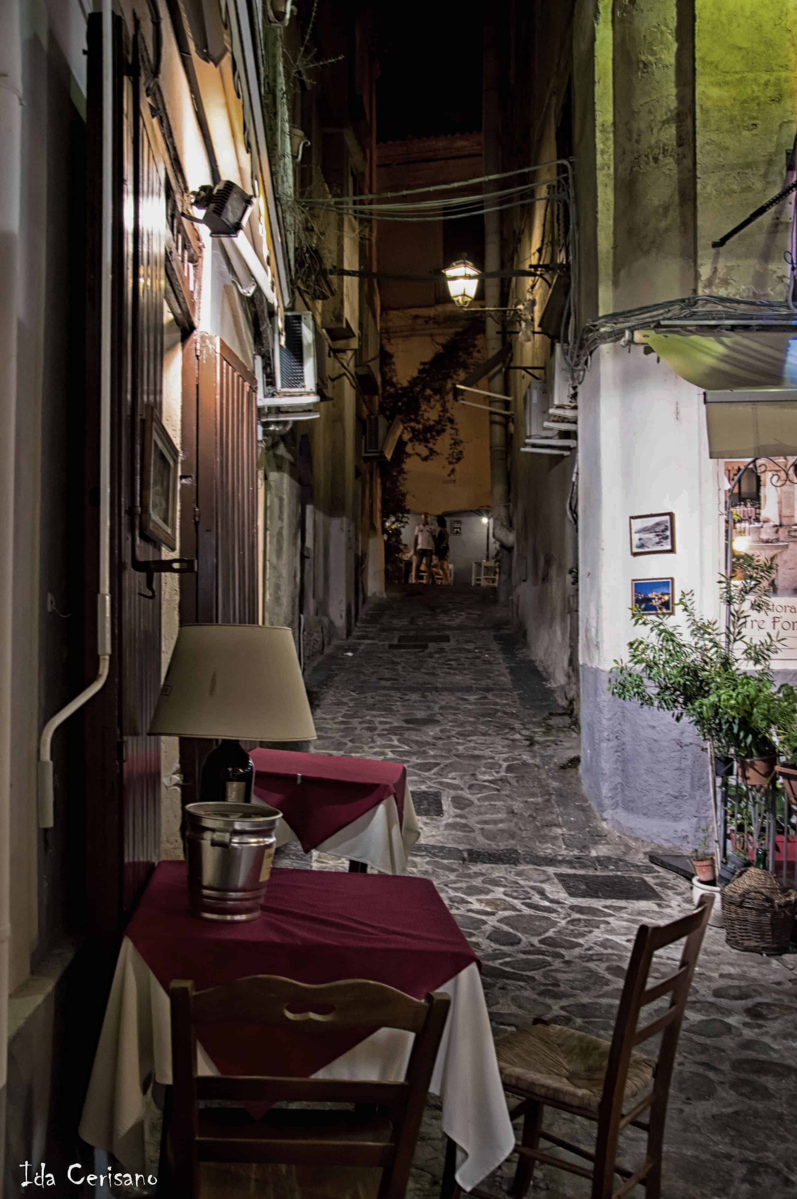 The streets of the historic center of Tropea  | Ida Cerisano - e-borghi Community