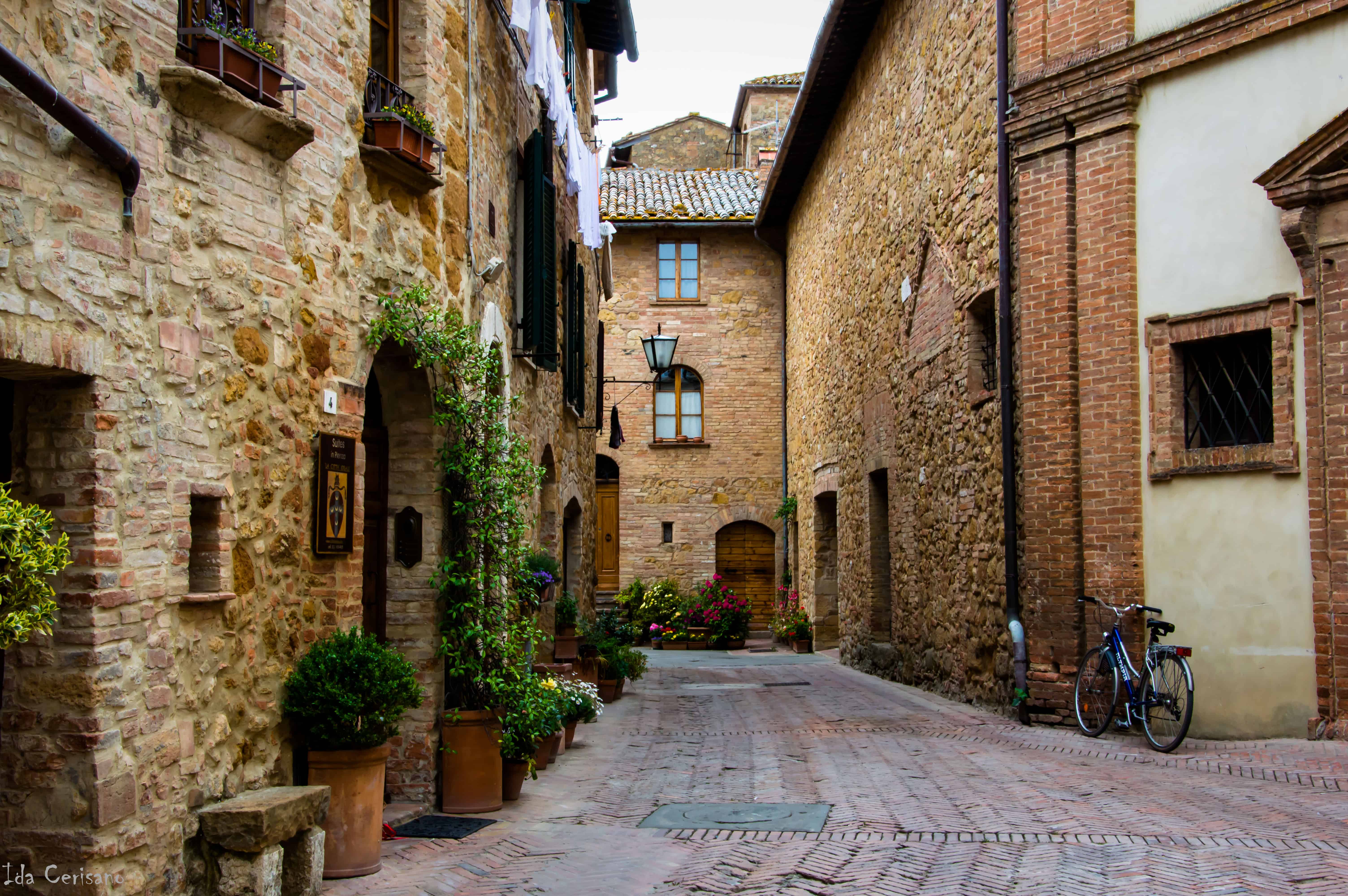 alleys of Pienza  | Ida Cerisano - e-borghi Community