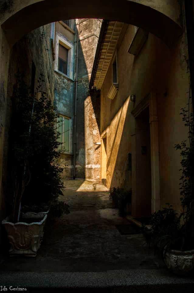 Hidden corners on the streets of the historic counter  | Ida Cerisano - e-borghi Community