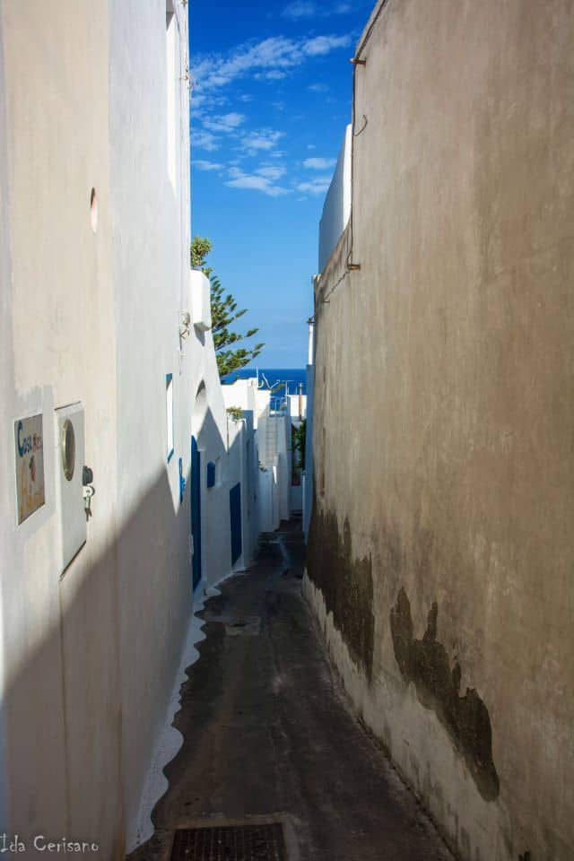 The narrow streets of Stromboli  | Ida Cerisano - e-borghi Community