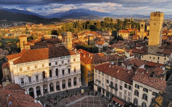 L’antica Città Alta, come un antico borgo nel cuore di Bergamo