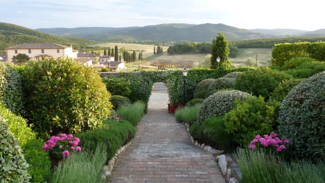 La Bagnaia Golf & Spa Resort Siena: benvenuti nel borgo medievale 