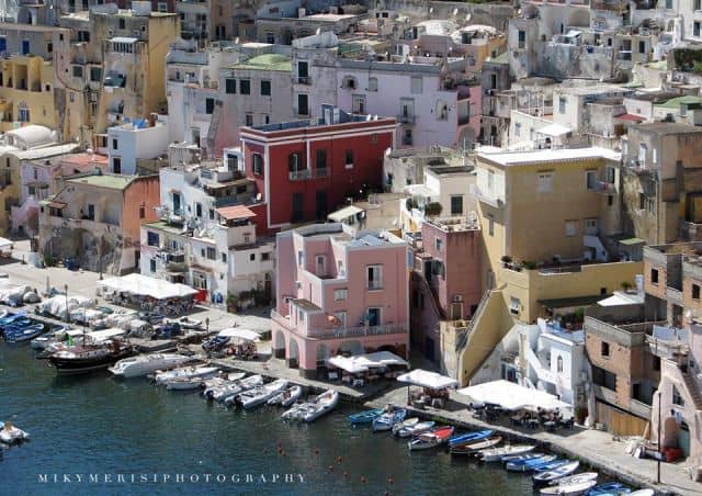 PROCIDA, la Santorini d'Italia   | MIKY  MERISI  - e-borghi Community