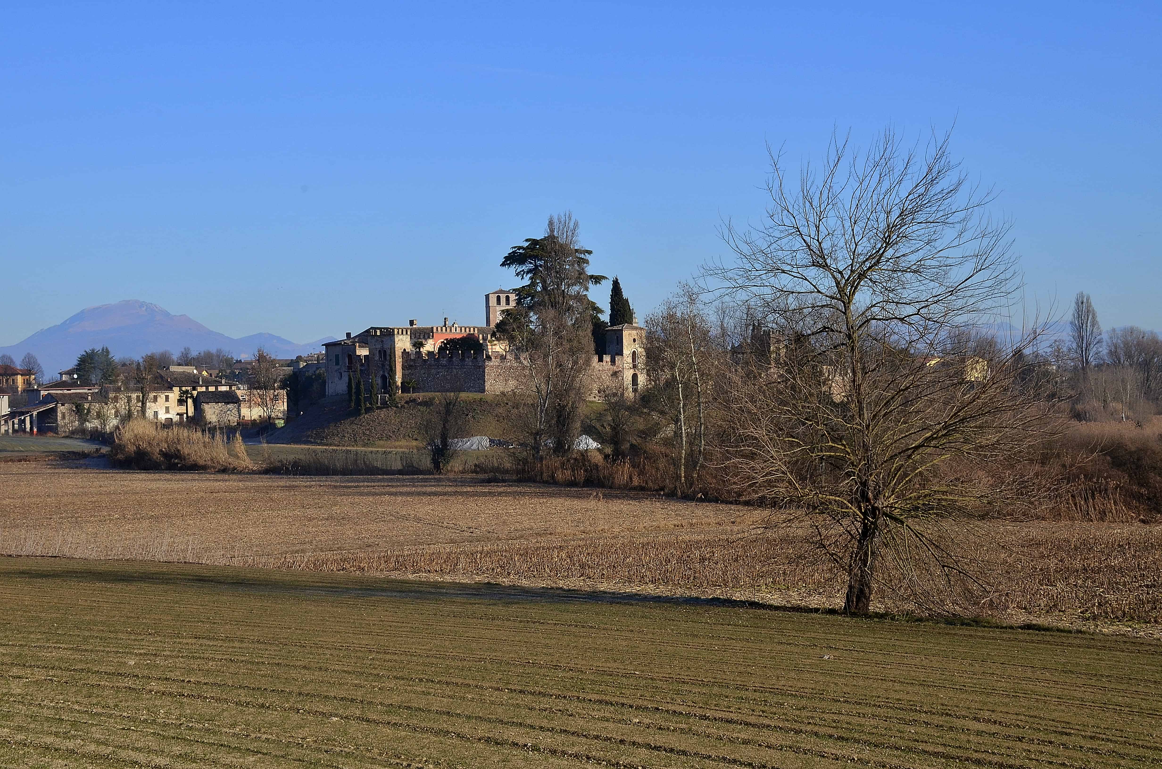 Castle of Castellaro Lagusello  | Wilma Benatti Sega - e-borghi Community